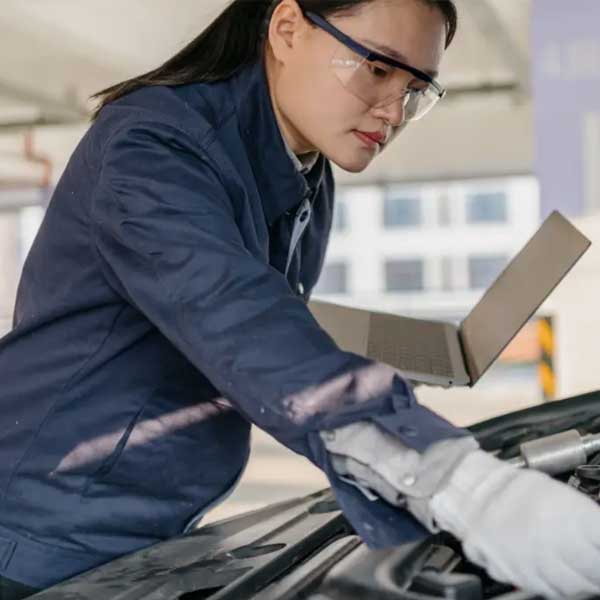 عوامل موثر بر درآمد کارشناس خودرو